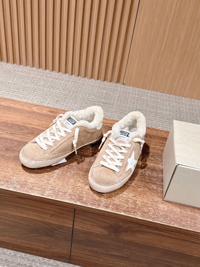 GGDB 𝐆𝐆𝐃𝐁 𝐆𝐨𝐥𝐝𝐞𝐧 𝐆𝐨𝐨𝐬𝐞# 25ss milk tea color velvet — Premium Replica — photo 2