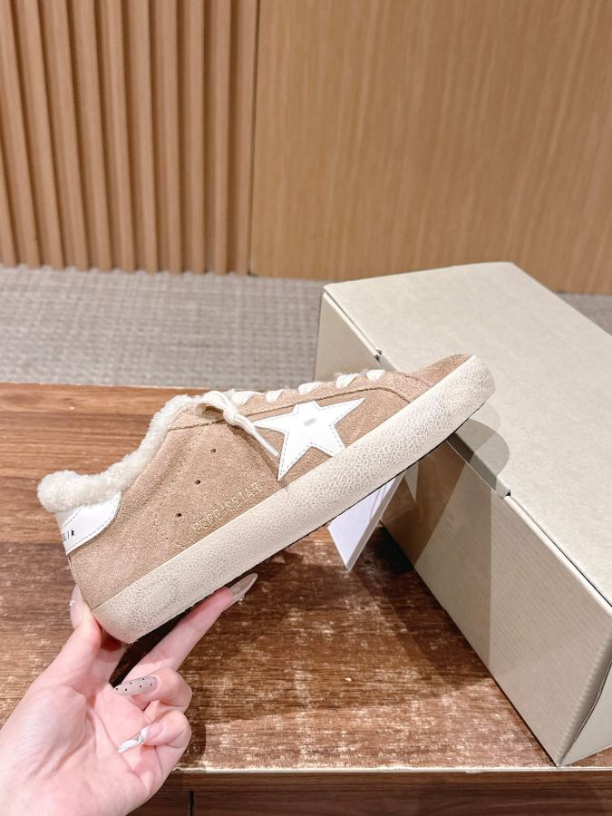GGDB 𝐆𝐆𝐃𝐁 𝐆𝐨𝐥𝐝𝐞𝐧 𝐆𝐨𝐨𝐬𝐞# 25ss milk tea color velvet — Premium Replica — photo 5