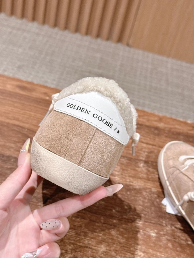 GGDB 𝐆𝐆𝐃𝐁 𝐆𝐨𝐥𝐝𝐞𝐧 𝐆𝐨𝐨𝐬𝐞# 25ss milk tea color velvet — Premium Replica — photo 8