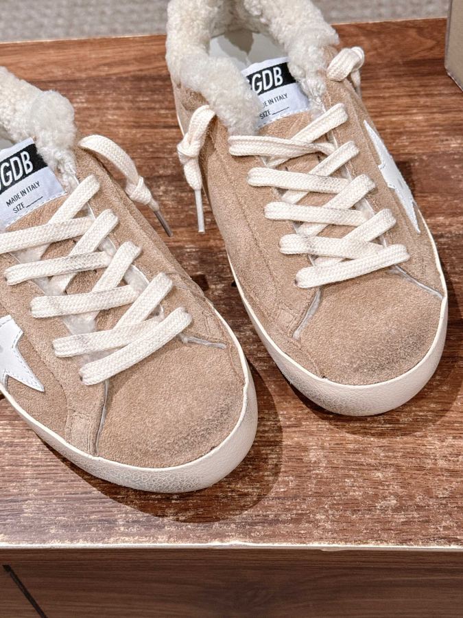 GGDB 𝐆𝐆𝐃𝐁 𝐆𝐨𝐥𝐝𝐞𝐧 𝐆𝐨𝐨𝐬𝐞# 25ss milk tea color velvet — Premium Replica — photo 7