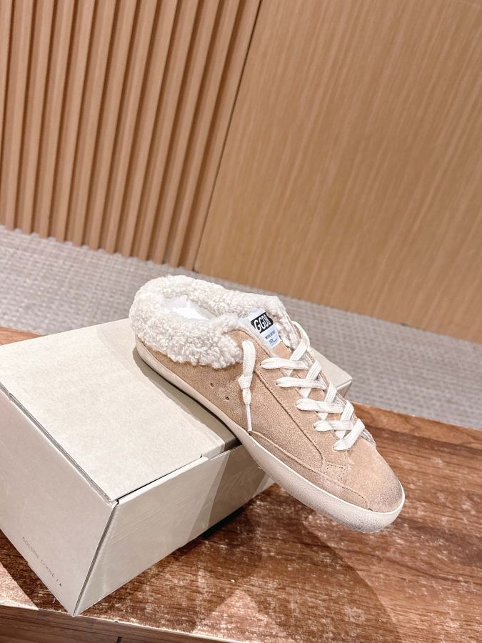 GGDB 𝐆𝐆𝐃𝐁 𝐆𝐨𝐥𝐝𝐞𝐧 𝐆𝐨𝐨𝐬𝐞# 25ss milk tea color velvet — AAA Quality Replica — photo 3