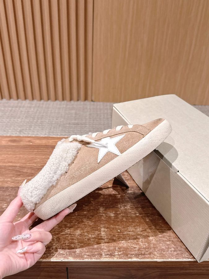GGDB 𝐆𝐆𝐃𝐁 𝐆𝐨𝐥𝐝𝐞𝐧 𝐆𝐨𝐨𝐬𝐞# 25ss milk tea color velvet — AAA Quality Replica — photo 5