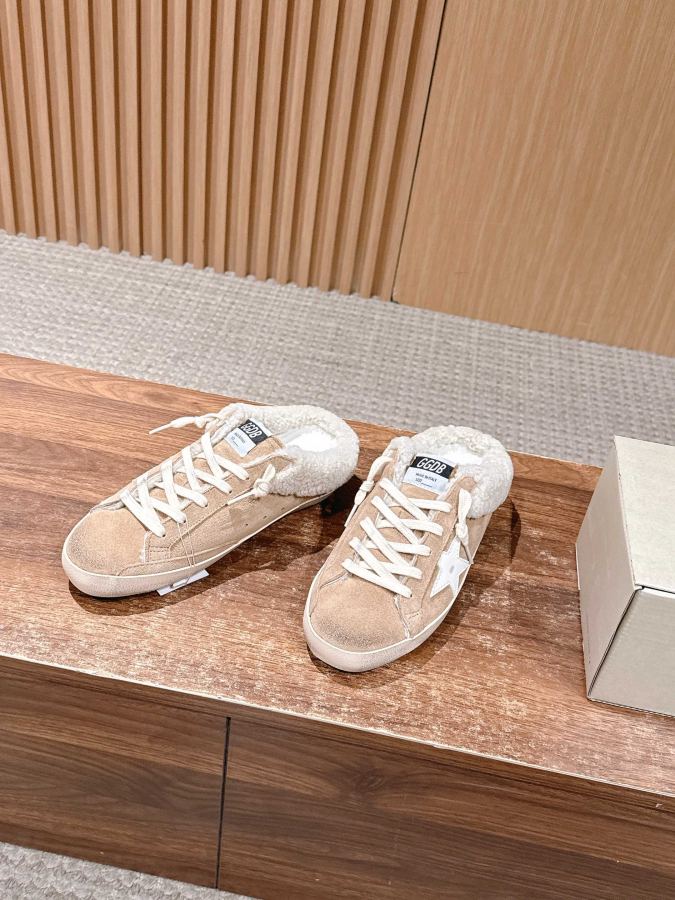 GGDB 𝐆𝐆𝐃𝐁 𝐆𝐨𝐥𝐝𝐞𝐧 𝐆𝐨𝐨𝐬𝐞# 25ss milk tea color velvet — AAA Quality Replica — photo 2