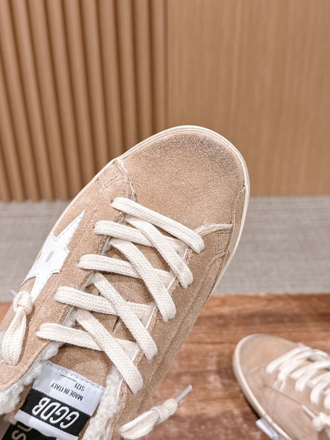 GGDB 𝐆𝐆𝐃𝐁 𝐆𝐨𝐥𝐝𝐞𝐧 𝐆𝐨𝐨𝐬𝐞# 25ss milk tea color velvet — AAA Quality Replica — photo 6
