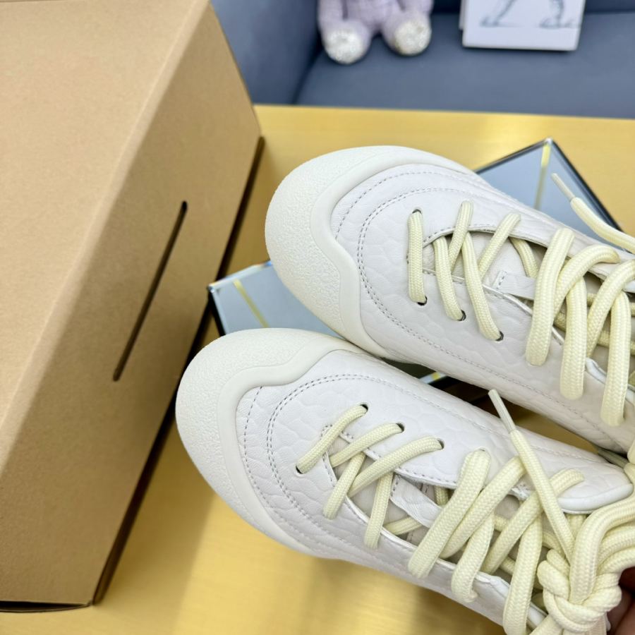 Alexander Mc Queen Women's Shoes latest popular couple models for women and men — Premium Replica — photo 8