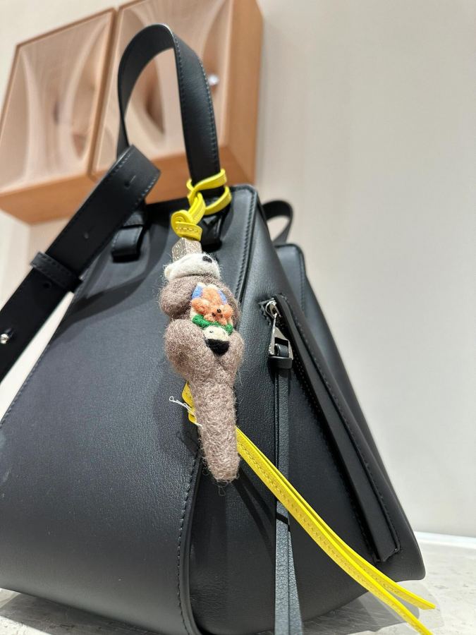 LOEWE bag Counter picture Wearing picture — 1:1 Replica — photo 6