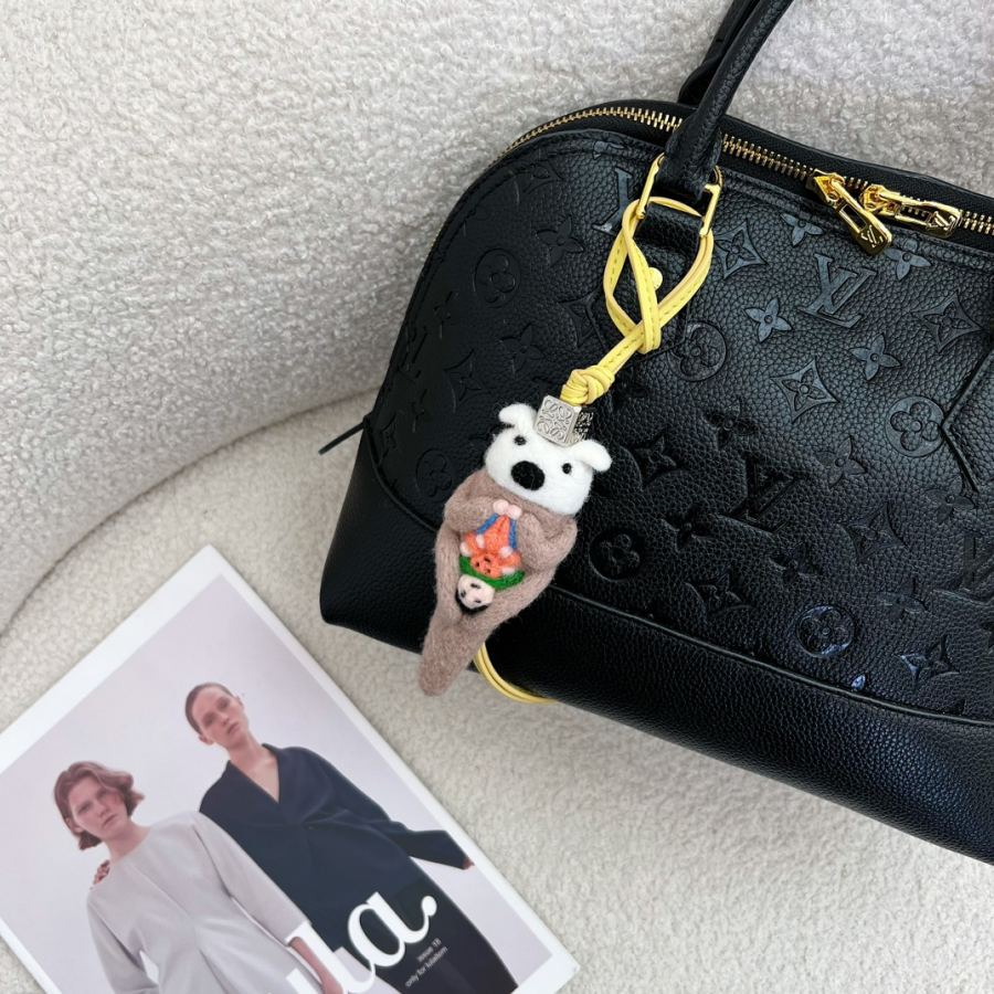 LOEWE bag Counter picture Wearing picture — 1:1 Replica — photo 7
