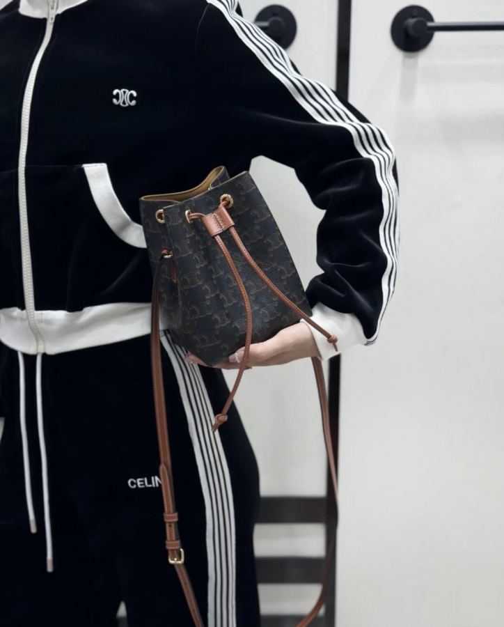 Celine bag The exquisite and cute "bucket siomai bag" can be carried by hand or cross-body — AAA Quality Replica — photo 5