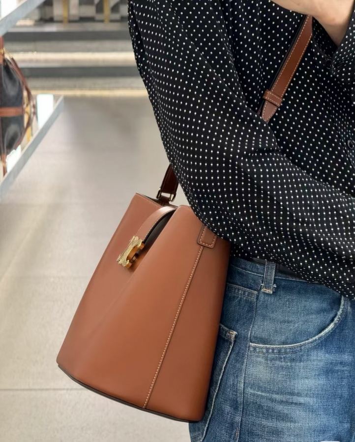 Celine bag British style, retro style, looks good no matter how you match it — Premium Replica — photo 6