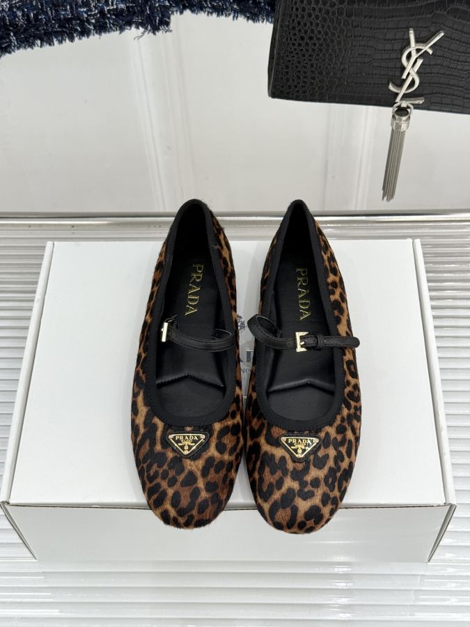 Prada women's shoes Factory price (original airplane box +10) — 1:1 Replica — photo 4
