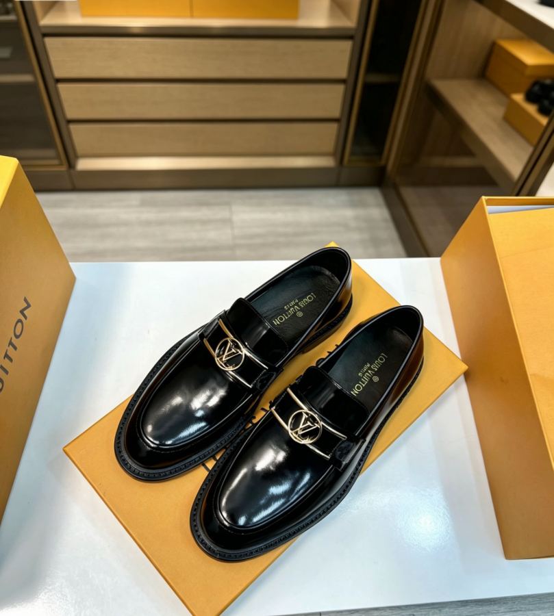 LV women's shoes Louis Vuitton LV 38-44 45.46 ¥ — AAA Quality Replica — photo 2