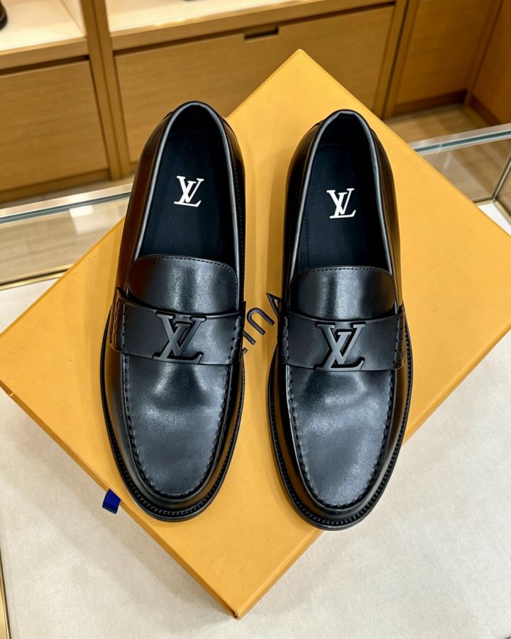 LV women's shoes Louis Vuitton LV 39-44 38.45.46 ¥ — AAA Quality Replica