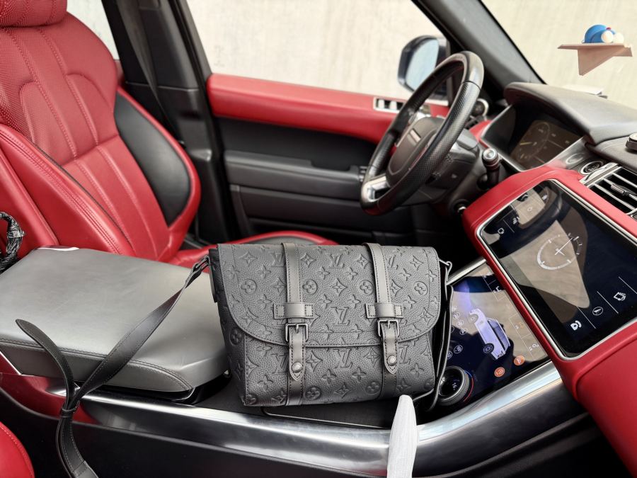 Hermes Women “Louis Vuitton”lv Louis Vuitton M28324 LOUIS VUITTON CHRISTOPHER Messenger Taurillon — 1:1 Replica — photo 3