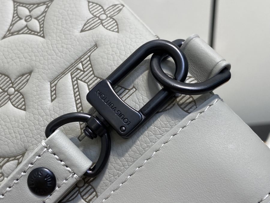Hand bag M14914 Pochette To-Go Monogram Shadow 30 0 x 21 5 x 1 0 x — 1:1 Replica For Sale — photo 6