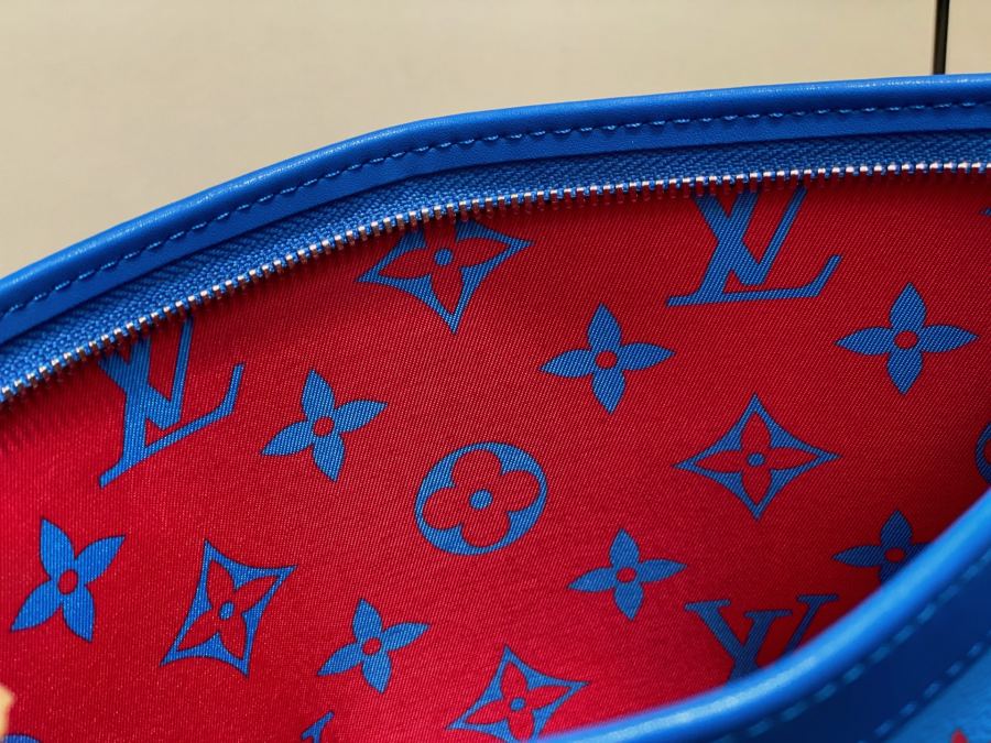 Hand bag M14692 Pochette Voyage Monogram Glow Ld 27 x 21 x 6 cm U — AAA Quality Replica — photo 8