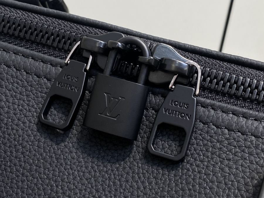 valise M26118 KEEPALL BANDOULIÈRE 50 Keepall Bandoulière 50 Hx LV 29 x 23 x 50 x — Premium Replica — photo 9