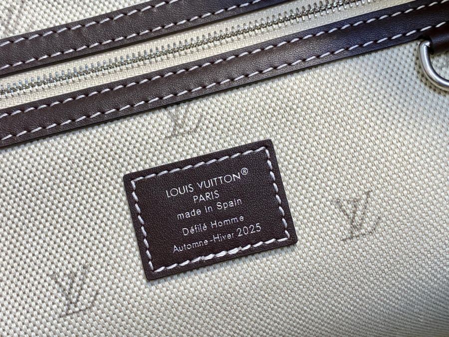 valise M26127 50cm KEEPALL BANDOULIÈRE 50 Pharrell Williams Nigo sj Keepall Bandoulière 50 Monogram — AAA Quality Replica — photo 11