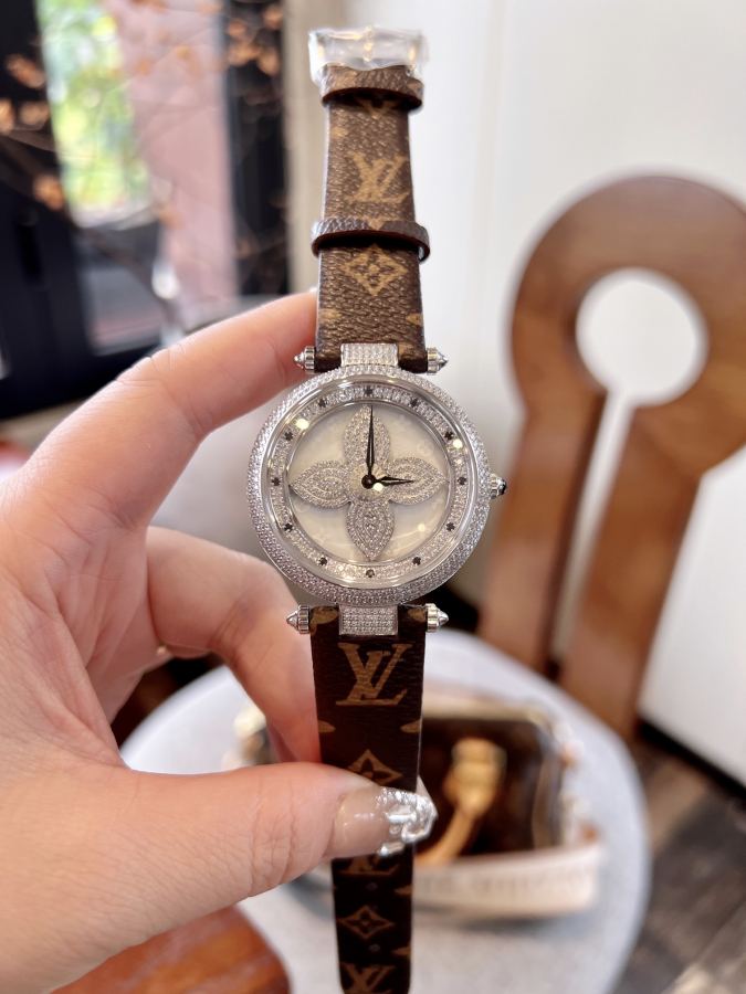 Louis Vuitton Horloges Dezelfde prijs als goud en wit) — photo 5