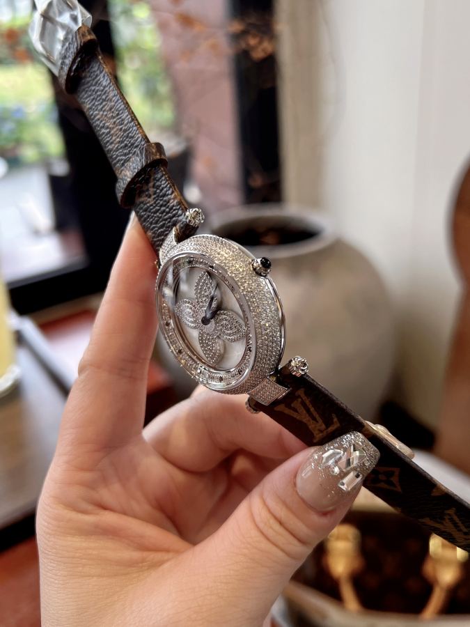 Louis Vuitton Horloges Dezelfde prijs als goud en wit) — photo 7