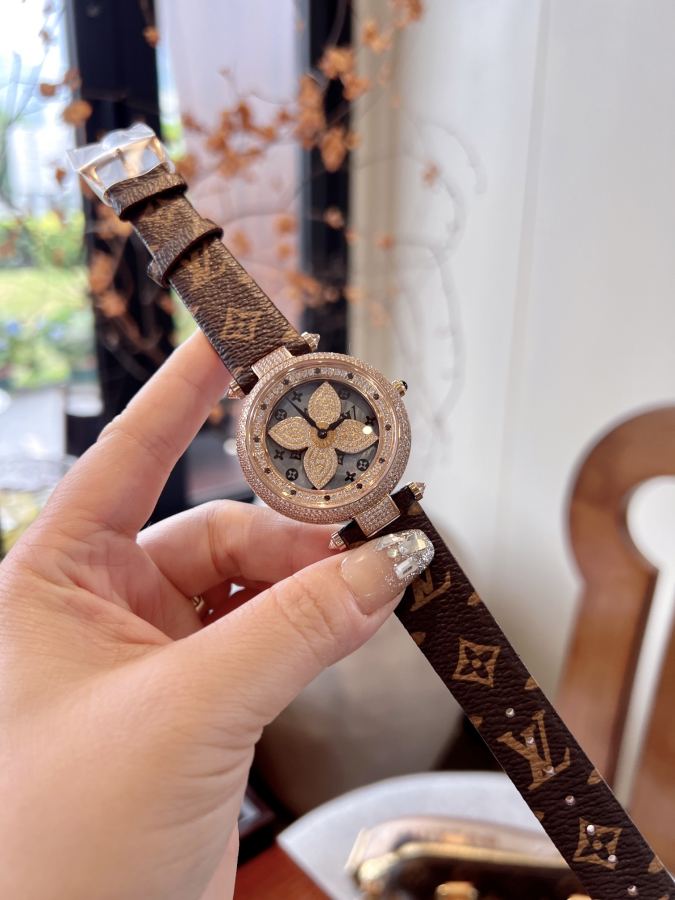 Louis Vuitton Horloges Dezelfde prijs als goud en wit) — photo 4