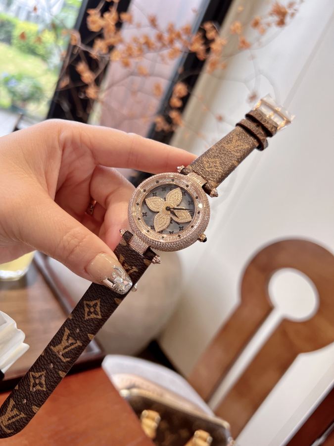 Louis Vuitton Horloges Dezelfde prijs als goud en wit) — photo 6