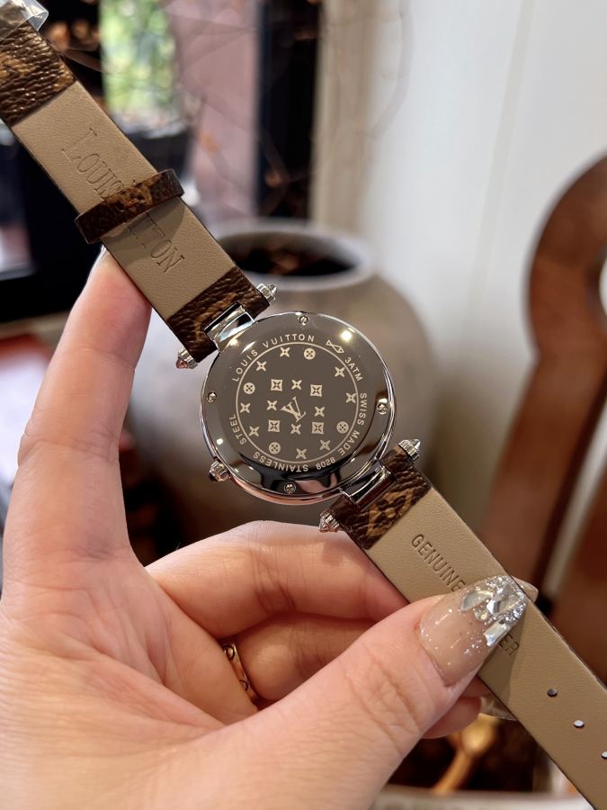 Louis Vuitton Horloges Dezelfde prijs als goud en wit) — photo 8
