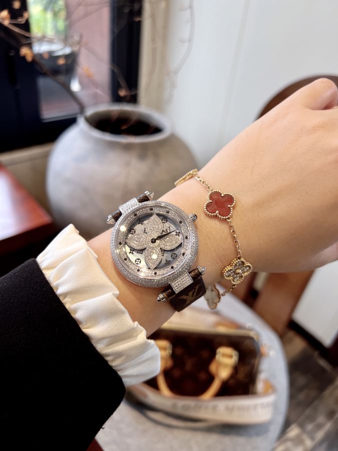Louis Vuitton Watches (Same price as gold and white) — 1:1 Replica — photo 4