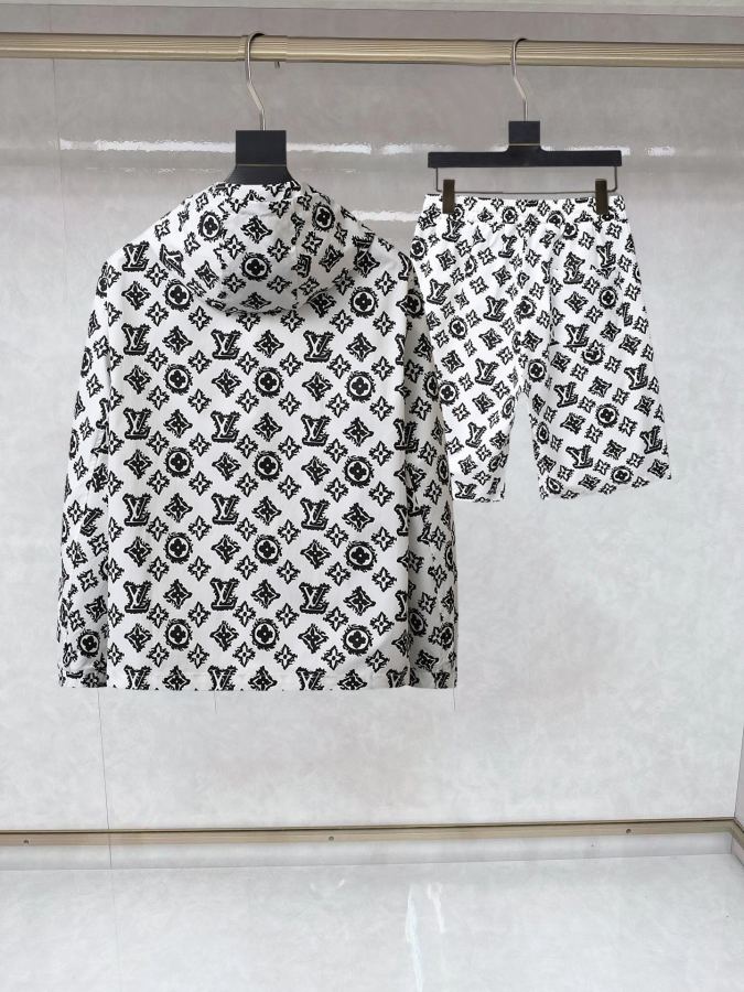 LV men Louis Vuitton LV 2026 n M XXXL L 175/140 — AAA Quality Replica — photo 2
