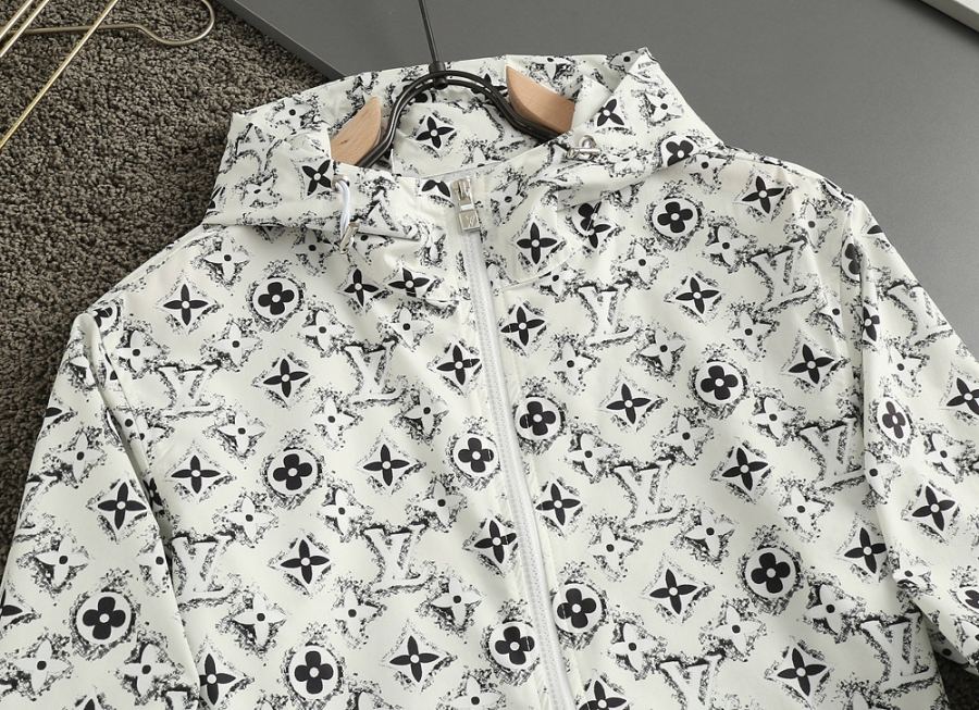 LV men Louis Vuitton LV 2026 n M XXXL L 175/140 — AAA Quality Replica — photo 3