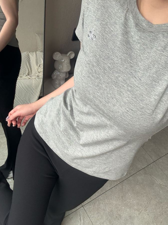 Alo T-shirt Alo yoga Women's — 1:1 Replica — photo 3