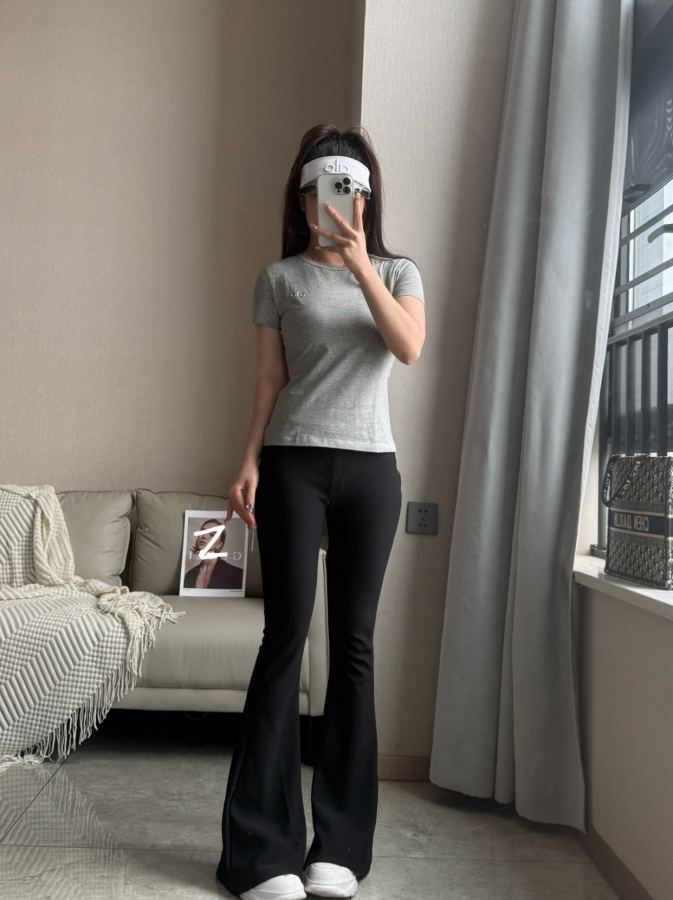 Alo T-shirt Alo yoga Women's — 1:1 Replica — photo 2