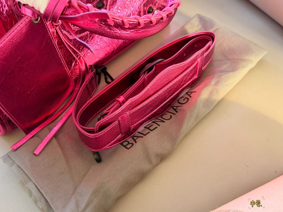 Balenciaga bag Comes with box: first layer of cowhide leather — 1:1 Replica — photo 5