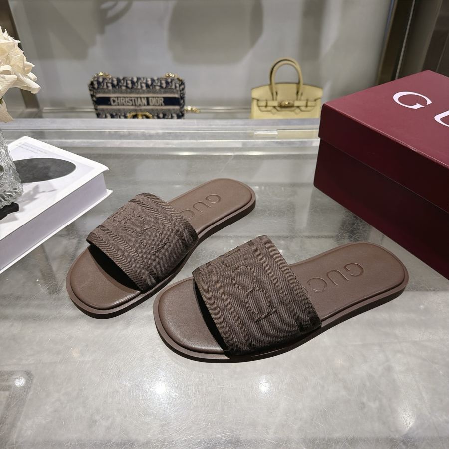 Gucci women's shoes Synchronized and unique jacquard large logo men’s slippers. — 1:1 Replica — photo 4