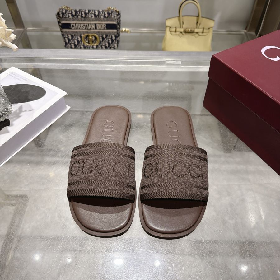 Gucci women's shoes Synchronized and unique jacquard large logo men’s slippers. — 1:1 Replica — photo 2