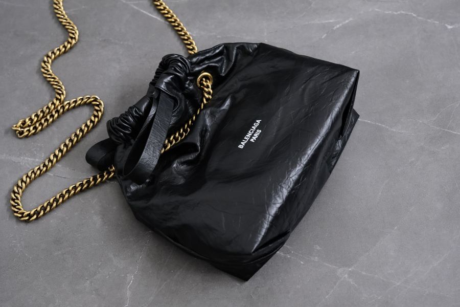 Balenciaga bag - Ya’s Balenciaga garbage bag, same wrinkled leather as last year’s chain hourglass — 1:1 Replica For Sale — photo 6