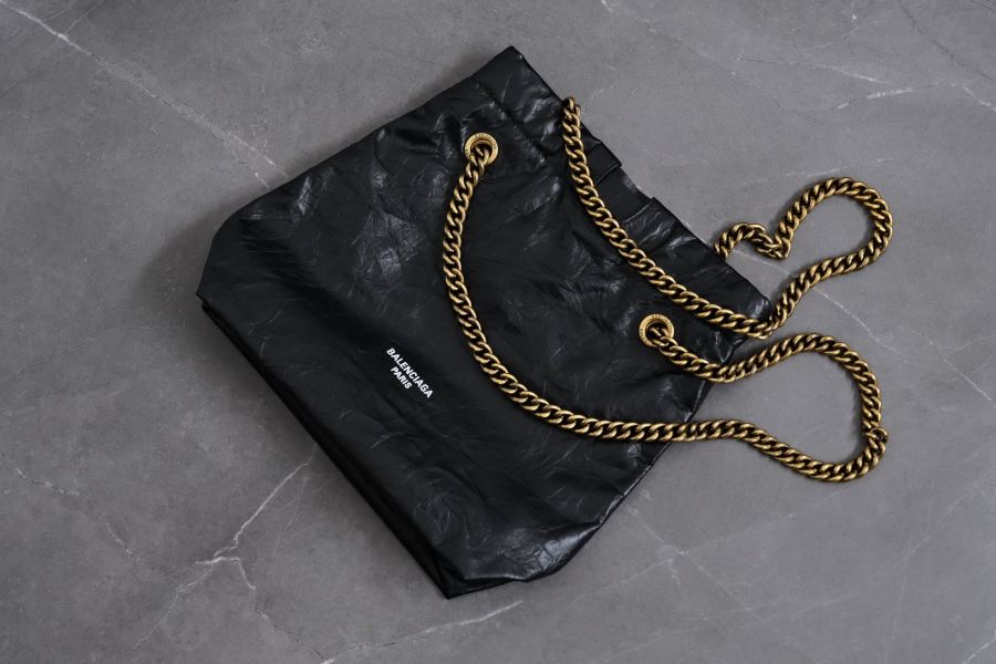 Balenciaga bag - Ya’s Balenciaga garbage bag, same wrinkled leather as last year’s chain hourglass — 1:1 Replica For Sale — photo 2