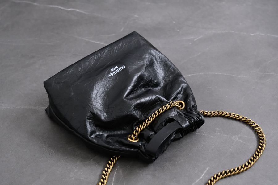 Balenciaga bag - Ya’s Balenciaga garbage bag, same wrinkled leather as last year’s chain hourglass — 1:1 Replica For Sale — photo 4