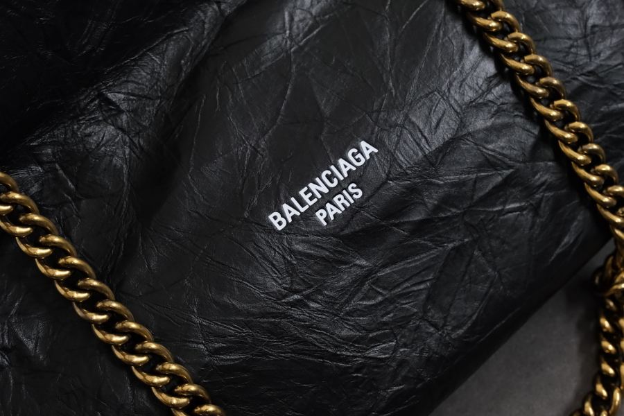 Balenciaga bag - Ya’s Balenciaga garbage bag, same wrinkled leather as last year’s chain hourglass — 1:1 Replica For Sale — photo 7