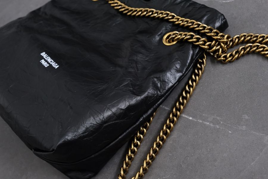 Balenciaga bag - Ya’s Balenciaga garbage bag, same wrinkled leather as last year’s chain hourglass — 1:1 Replica For Sale — photo 9