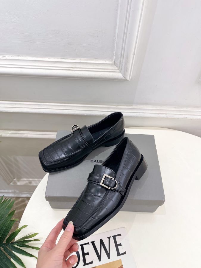 Balenciaga Women's Shoes Balenciaga | 26𝐬𝐬 — AAA Quality Replica — photo 3
