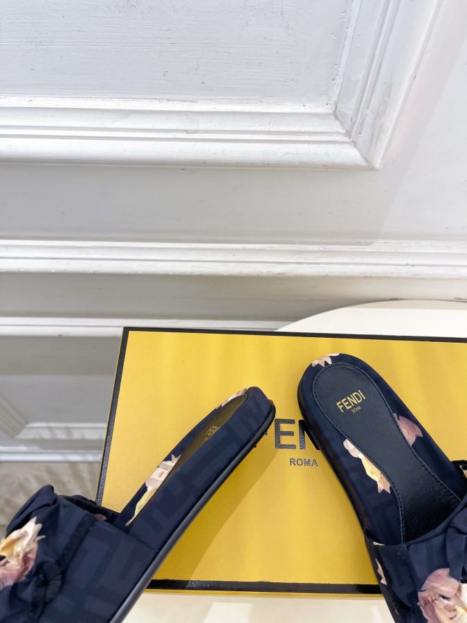 Fendi women's shoes 𝐅𝐄𝐍𝐃𝐈 | Fendi 26𝐬𝐬 — AAA Quality Replica — photo 8