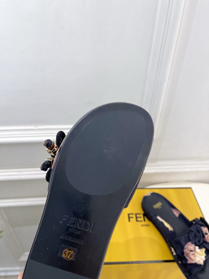 Fendi women's shoes 𝐅𝐄𝐍𝐃𝐈 | Fendi 26𝐬𝐬 — AAA Quality Replica — photo 9