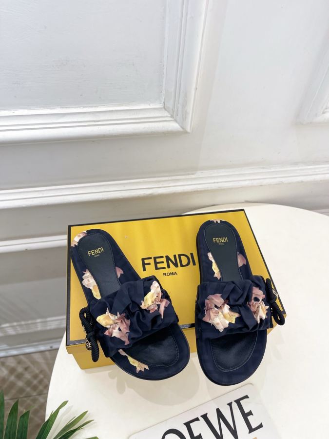Fendi women's shoes 𝐅𝐄𝐍𝐃𝐈 | Fendi 26𝐬𝐬 — AAA Quality Replica — photo 2