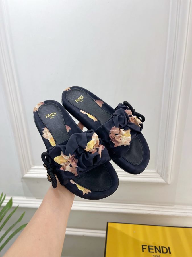 Fendi women's shoes 𝐅𝐄𝐍𝐃𝐈 | Fendi 26𝐬𝐬 — AAA Quality Replica — photo 4
