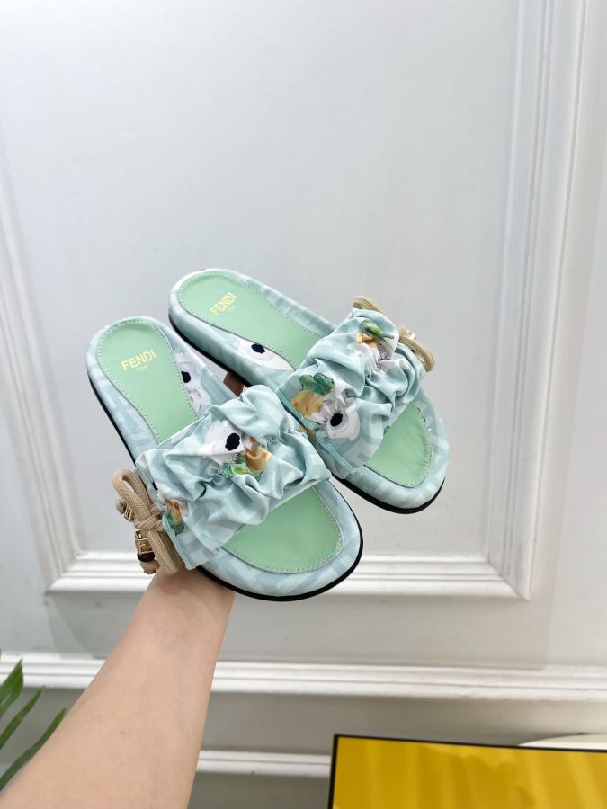 Fendi women's shoes 𝐅𝐄𝐍𝐃𝐈 | Fendi 26𝐬𝐬 — 1:1 Replica — photo 4