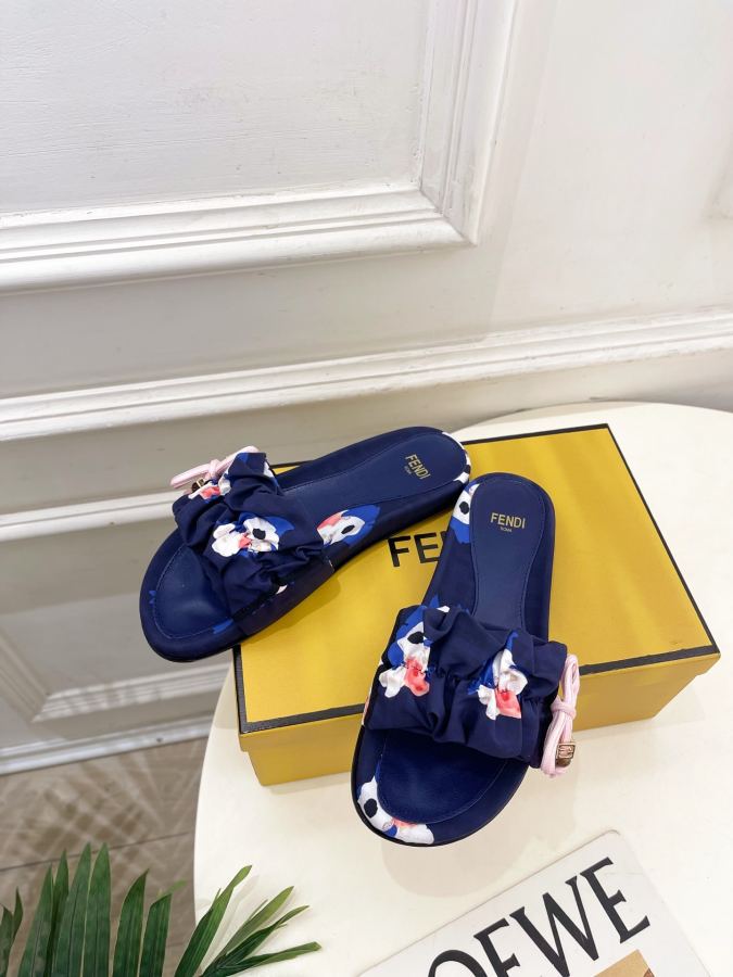 Fendi women's shoes 𝐅𝐄𝐍𝐃𝐈 | Fendi 26𝐬𝐬 — Premium Replica — photo 5