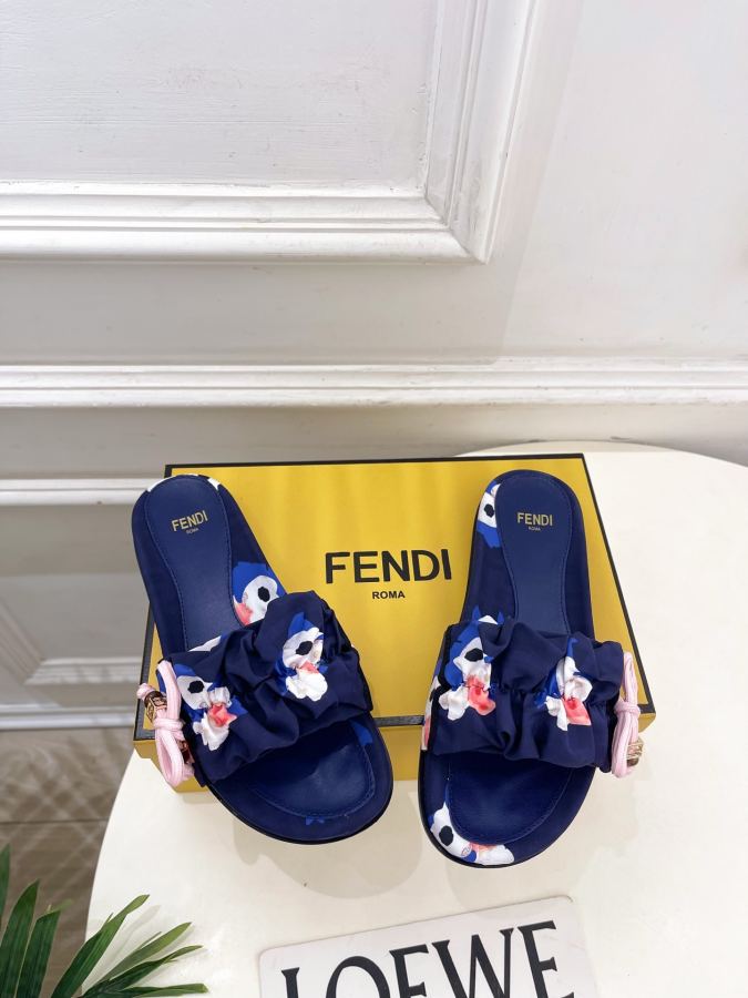 Fendi women's shoes 𝐅𝐄𝐍𝐃𝐈 | Fendi 26𝐬𝐬 — Premium Replica — photo 2