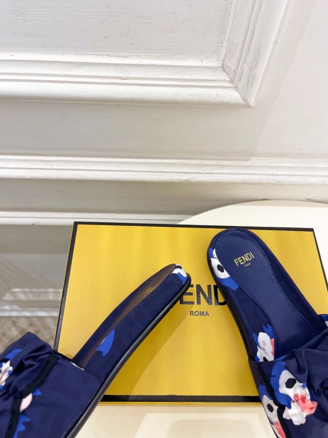 Fendi women's shoes 𝐅𝐄𝐍𝐃𝐈 | Fendi 26𝐬𝐬 — Premium Replica — photo 7
