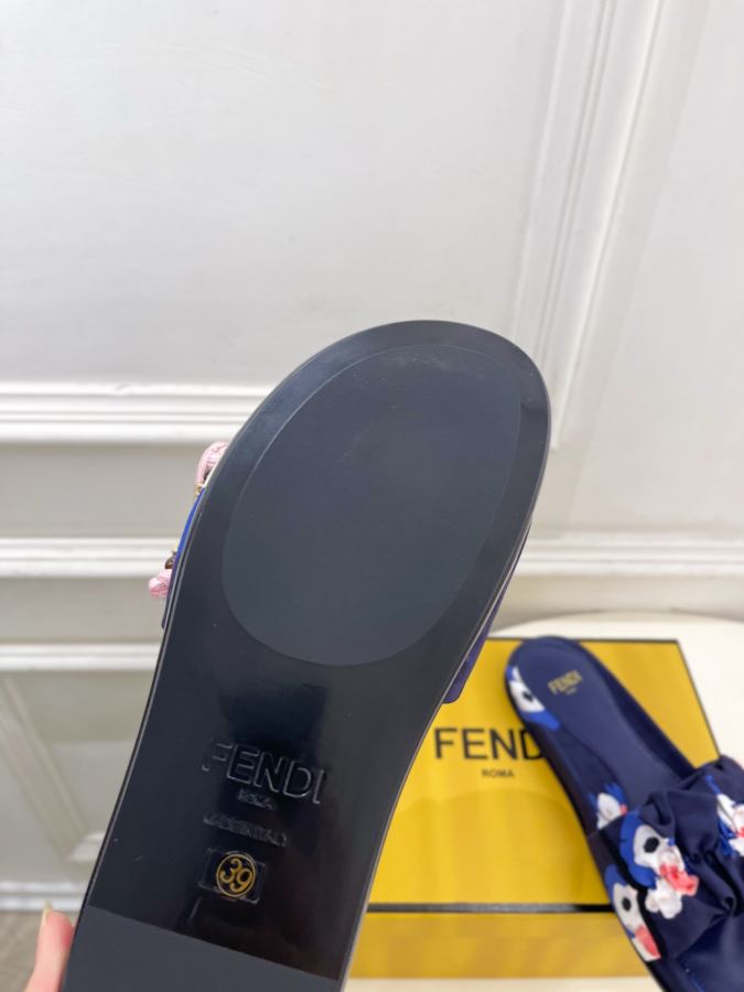 Fendi women's shoes 𝐅𝐄𝐍𝐃𝐈 | Fendi 26𝐬𝐬 — Premium Replica — photo 9