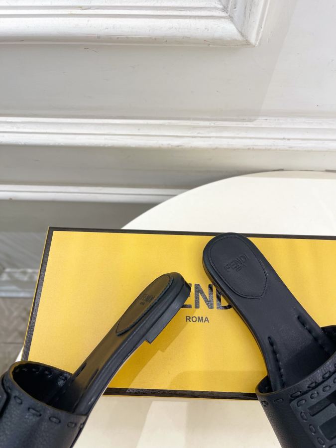 Fendi women's shoes 𝐅𝐄𝐍𝐃𝐈 | Fendi 26𝐬𝐬 — Premium Replica — photo 8